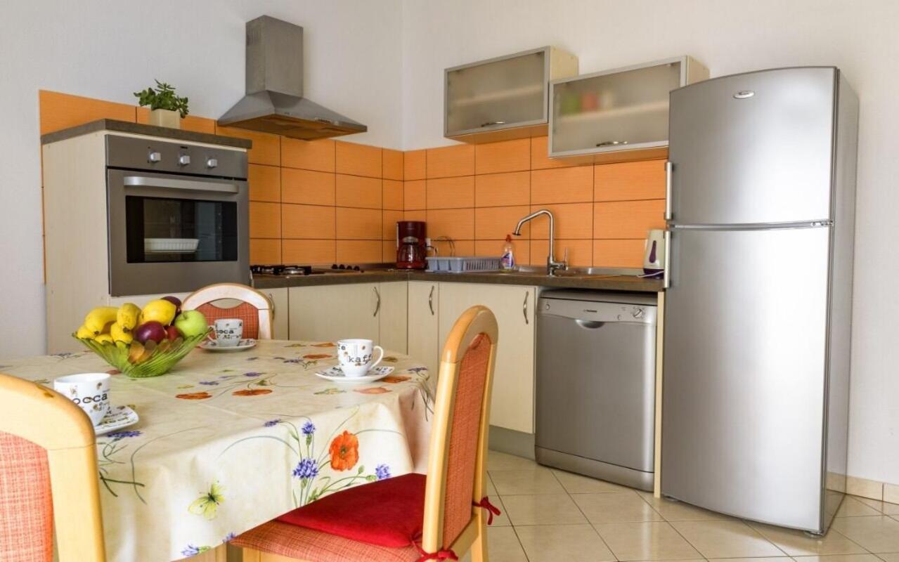 Apartments Domagoj - On The Beach Lukovo Sugarje Bagian luar foto