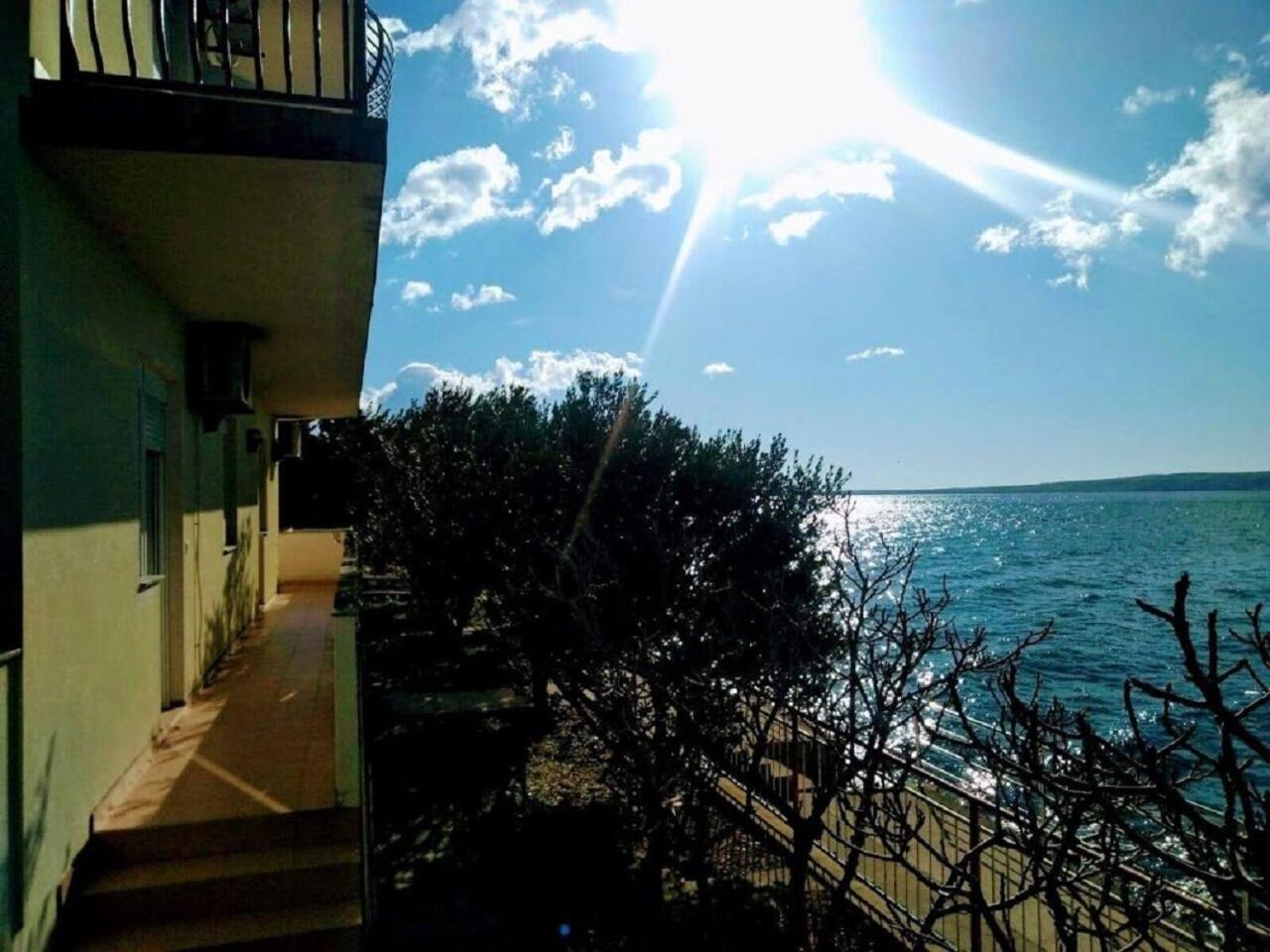 Apartments Domagoj - On The Beach Lukovo Sugarje Bagian luar foto