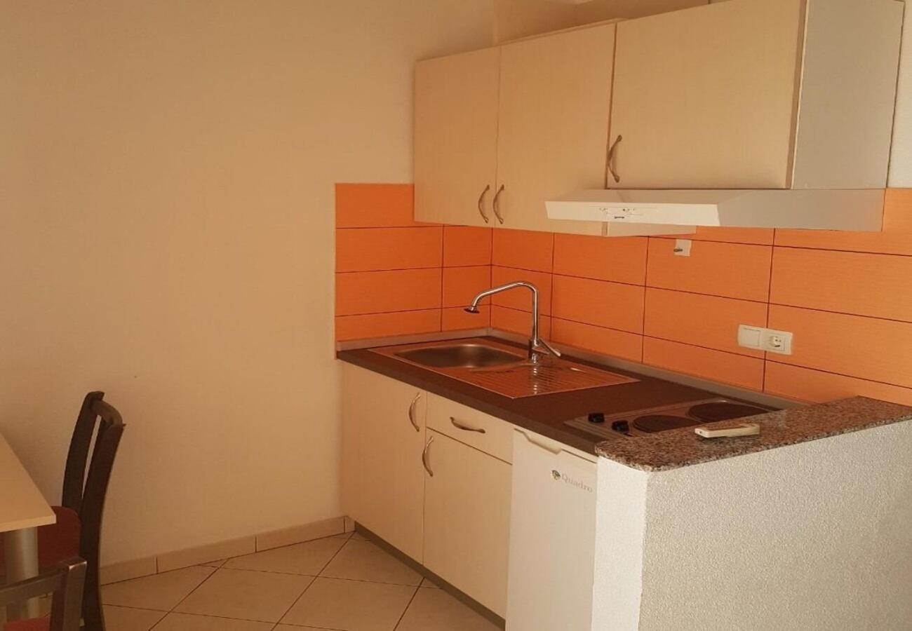 Apartments Domagoj - On The Beach Lukovo Sugarje Bagian luar foto