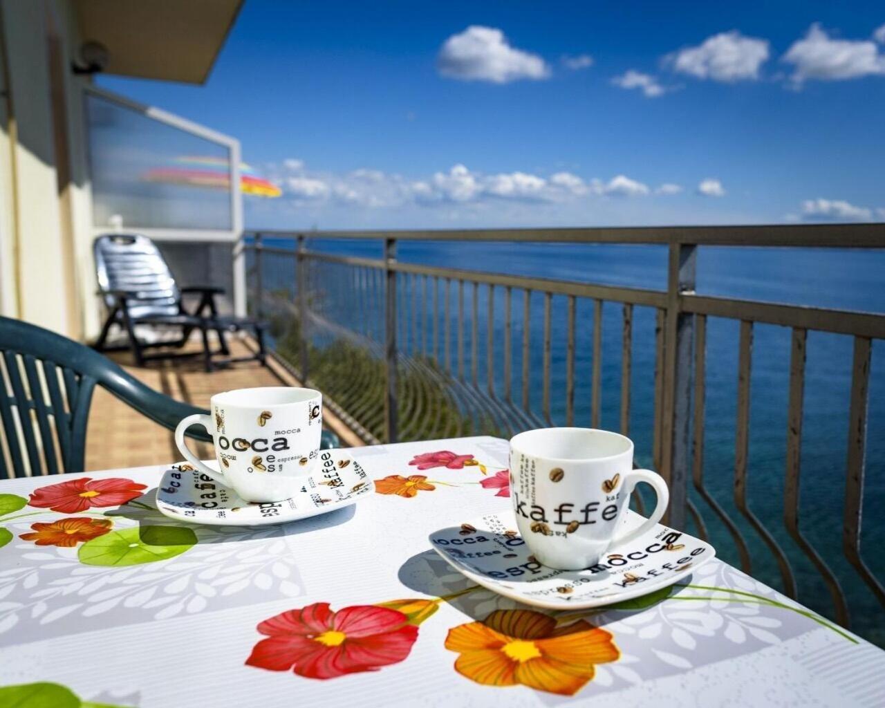 Apartments Domagoj - On The Beach Lukovo Sugarje Bagian luar foto