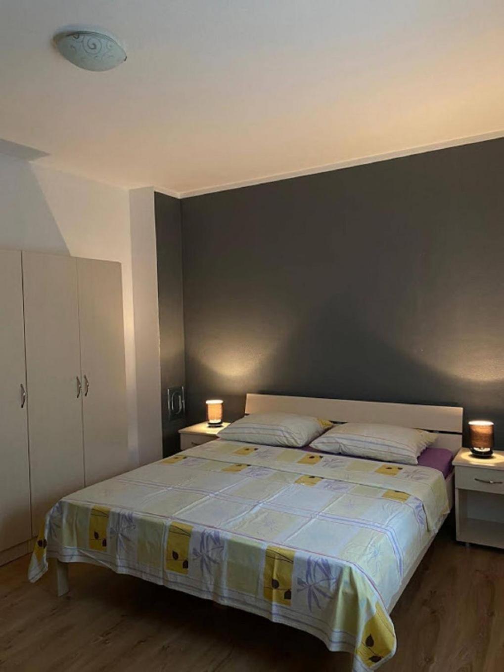 Apartments Domagoj - On The Beach Lukovo Sugarje Bagian luar foto