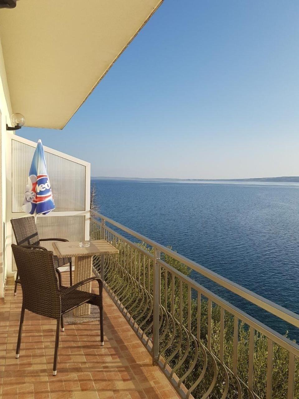 Apartments Domagoj - On The Beach Lukovo Sugarje Bagian luar foto