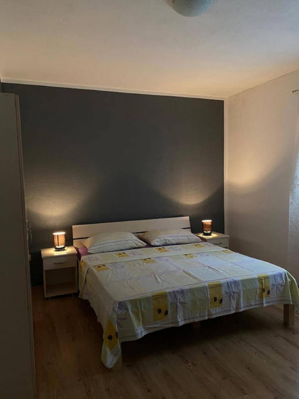Apartments Domagoj - On The Beach Lukovo Sugarje Bagian luar foto