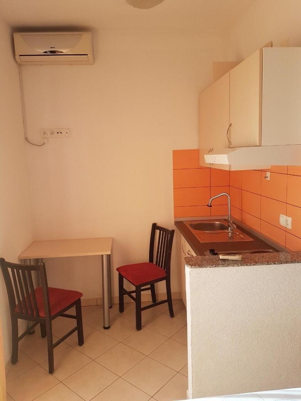 Apartments Domagoj - On The Beach Lukovo Sugarje Bagian luar foto