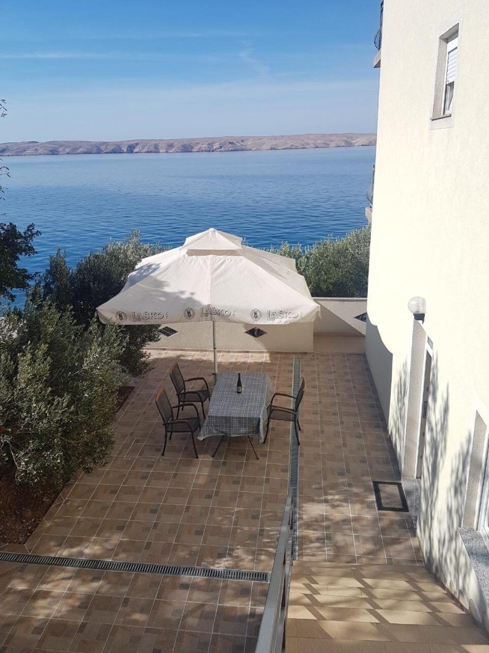 Apartments Domagoj - On The Beach Lukovo Sugarje Bagian luar foto