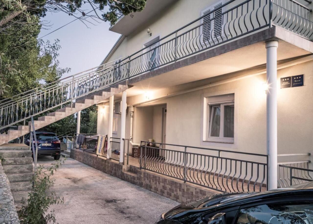 Apartments Domagoj - On The Beach Lukovo Sugarje Bagian luar foto